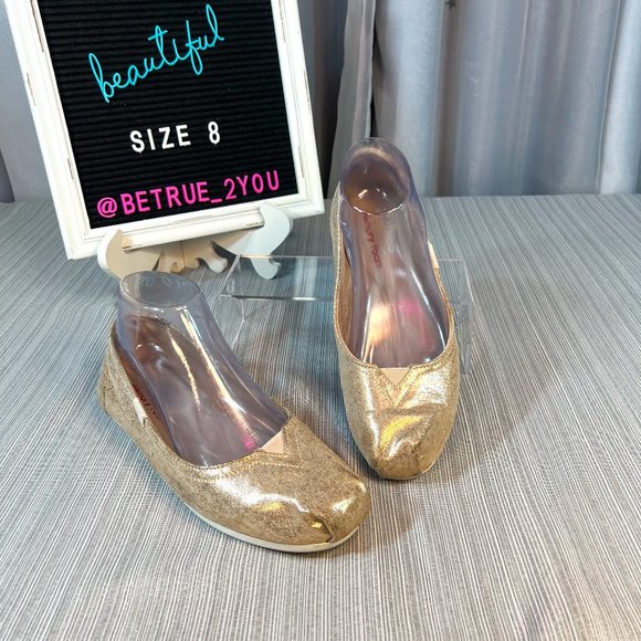 BOBS by Skechers PLUSH champagne slip ons shoes - 8 - Picture 1 of 9